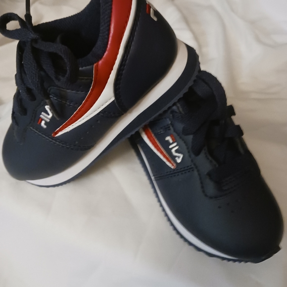 NWOT - Fila toddler unisex side 10 navy blue with red & white details - Picture 13 of 13